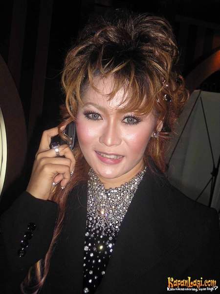 KHUSUS FOTO ARTIS: inul daratista