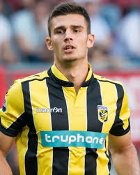 Matt Miazga berkostum Vitesse Arnhem