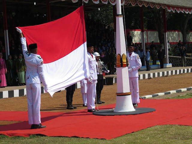 Amanat Upacara HUT RI di Taruna Sragen : Jangan Biarkan Anak Cucu Kita Hanya Jadi Penonton Keberhasilan Bangsa Lain Amanat Upacara HUT RI di Taruna Sragen : Jangan Biarkan Anak Cucu Kita Hanya Jadi Penonton Keberhasilan Bangsa Lain