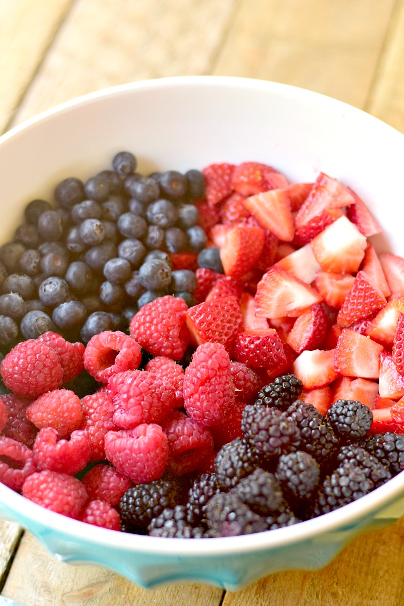 This fresh mixed berry salad recipe is ridiculously easy to make, low carb, and the perfect side for all of your picnic or BBQ dishes! #keto #Lowcarb #salad #fruit #sidedish #easy #recipe | bobbiskozykitchen.com