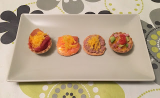 Canapés Variados Con Huevo Hilado
