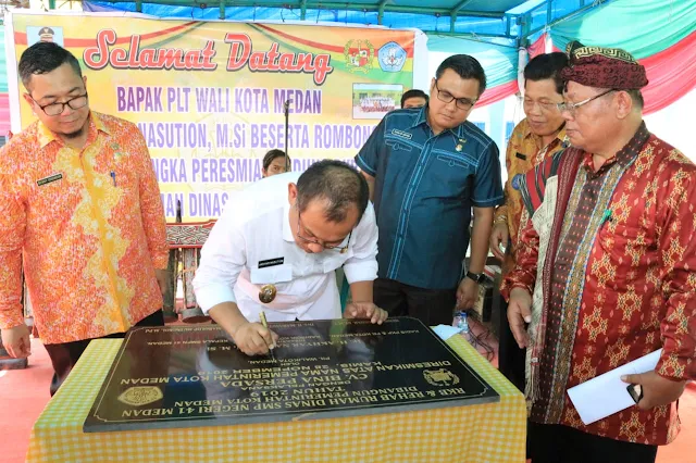 Akhyar Resmikan Gedung RKB & Rumah Dinas Guru SMP Negeri 41