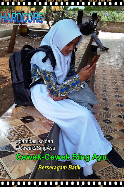 Gambar Siswa-Siswi SMA Negeri 1 Ngrambe (Cover Berseragam Batik) - Buku Album Gambar Soloan Edisi 3
