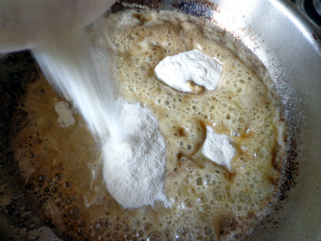 Swedish (Ikea) meatballs by Laka kuharica: Whisk in flour until lightly browned