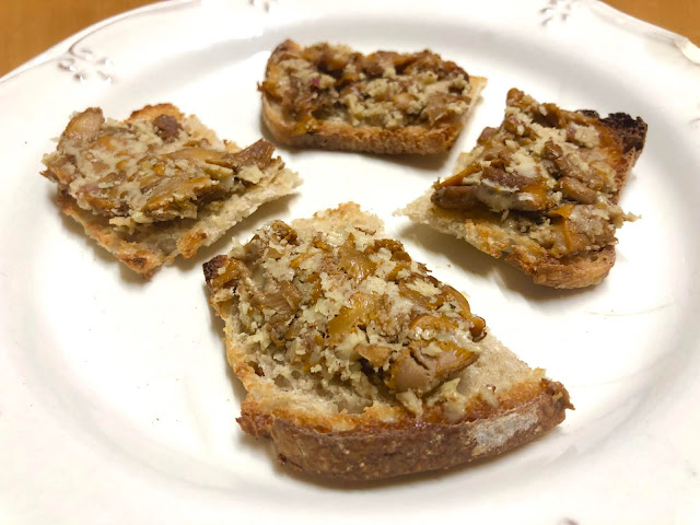 Rillettes De Cantharellus Cibarius, Ajo Asado Y Mantequilla Salada..., Francia Esta Vez..
