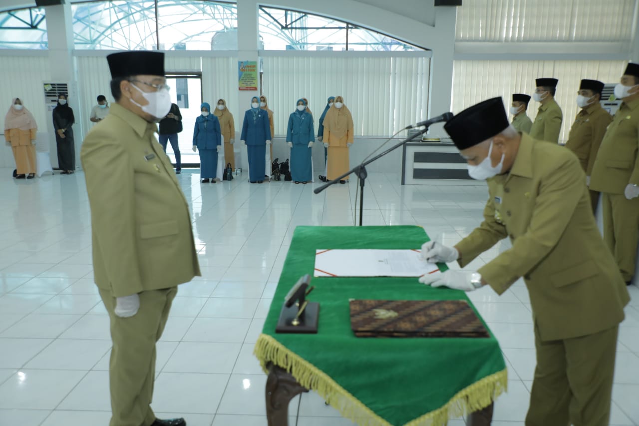 Bupati Asahan Melantik Drs. H. John Hardi Nasution, MSi Menjadi Sekda Kabupaten Asahan Defenitif Bupati Asahan Melantik Drs. H. John Hardi Nasution, MSi Menjadi Sekda Kabupaten Asahan Defenitif