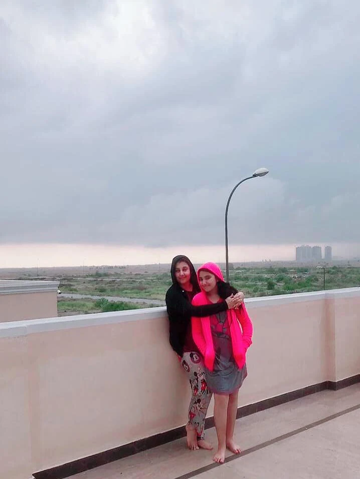 Rain in Karachi - Javeria Saud Enjoying with her Daughter