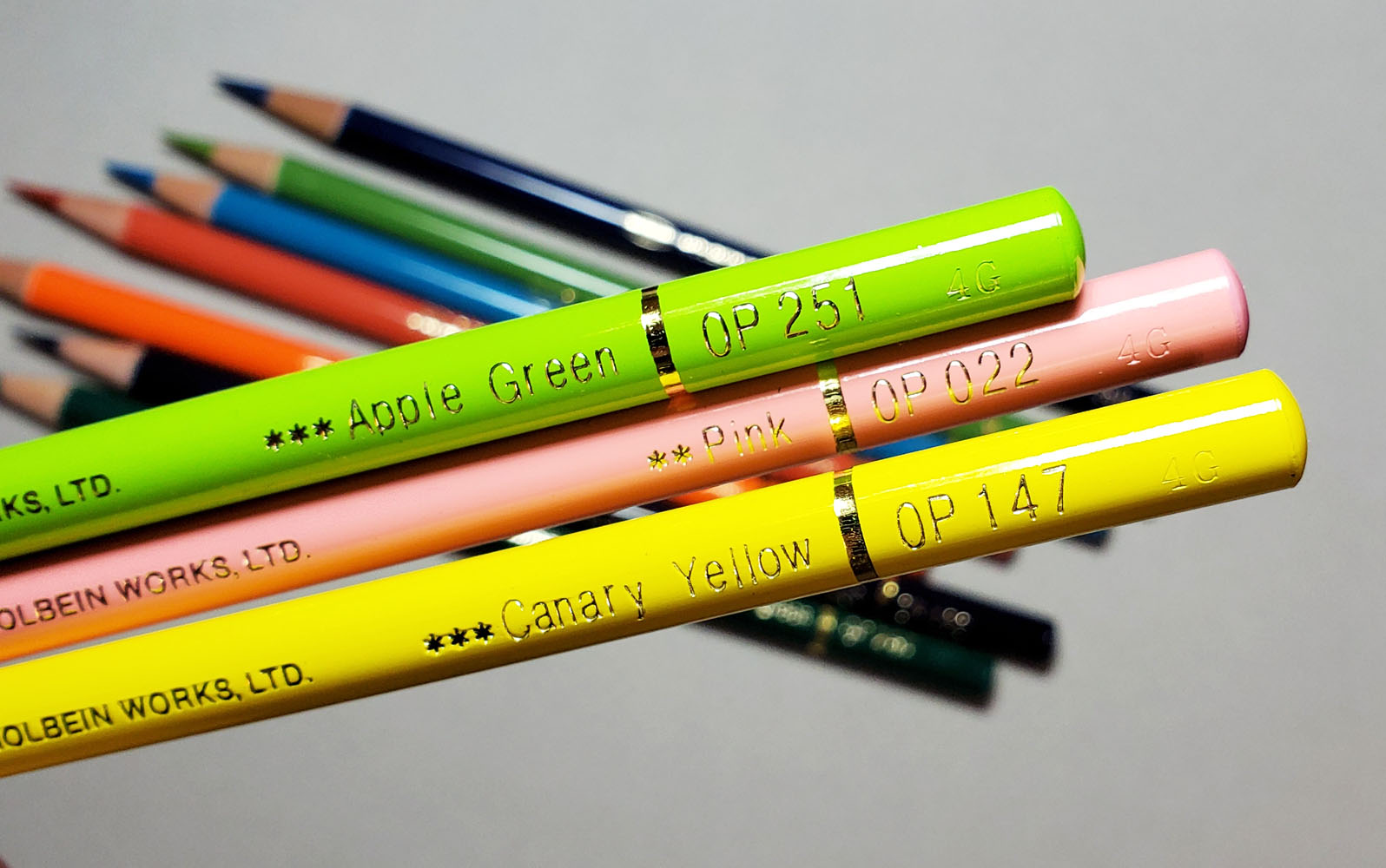 Colored Pencils: Combine Pencil Brands for Better Control (Holbein