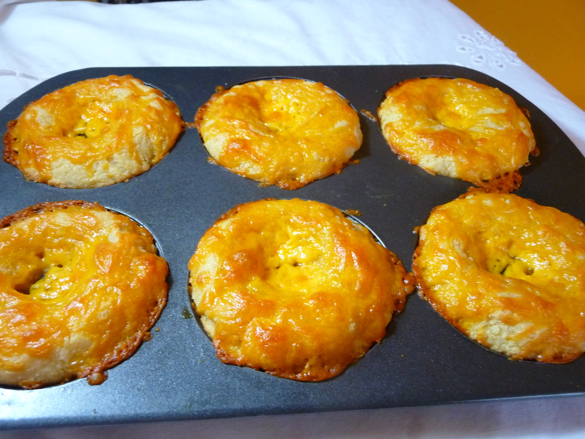 LOWCARB CHEDDAR CHEESE BAGELS