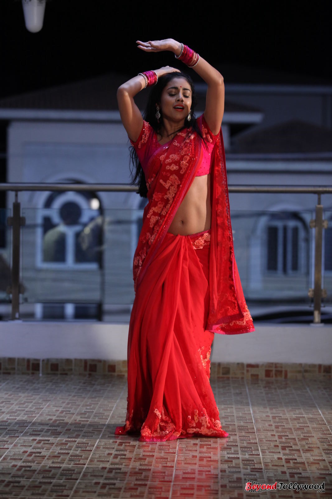 Tollypicz: Shriya Saran Hot Red Saree Stills From Pavitra
