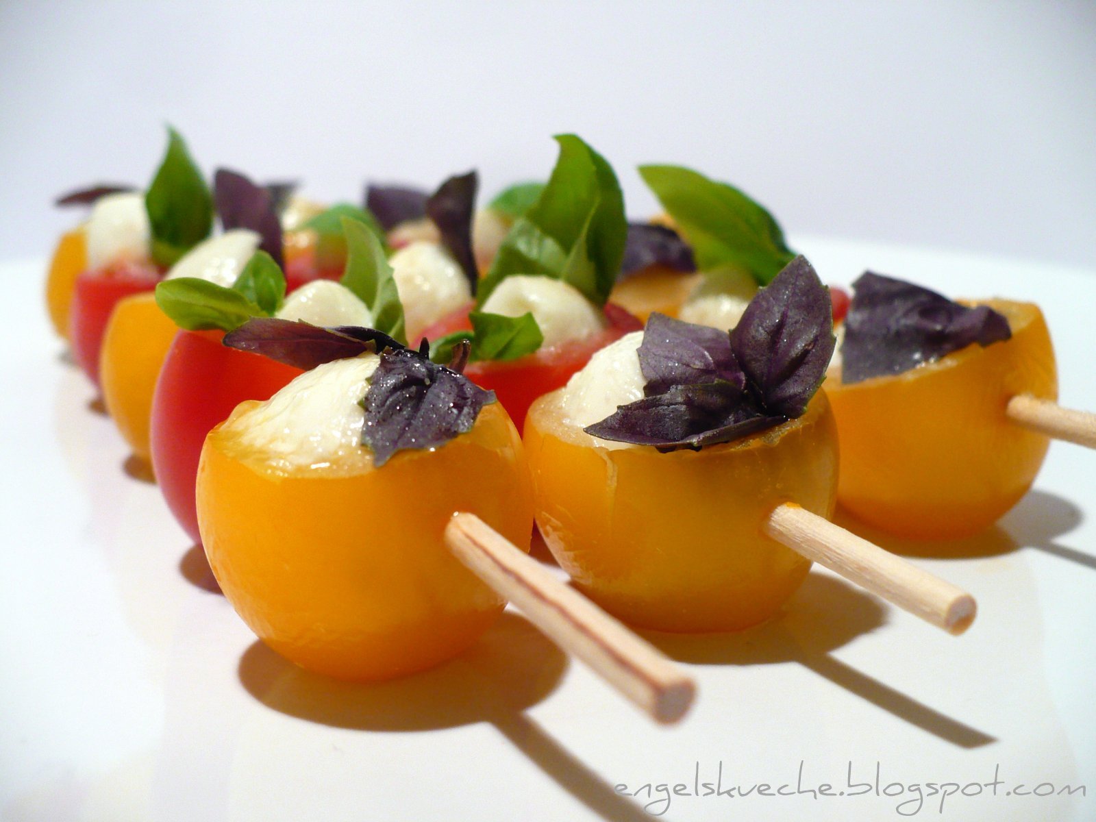 Essen aus Engelchens Küche: Bunte Tomaten-Mozzarella-Spieße