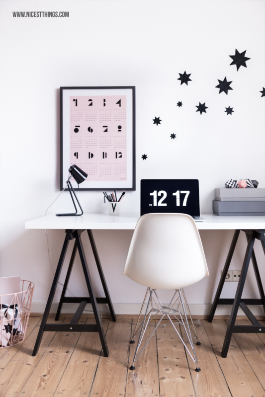 Home Office schwarz weiß Arbeitsplatz skandinavisch rosa Eames Sterne #homeoffice #workingspace #workingplace #schreibtisch #arbeitsplatz