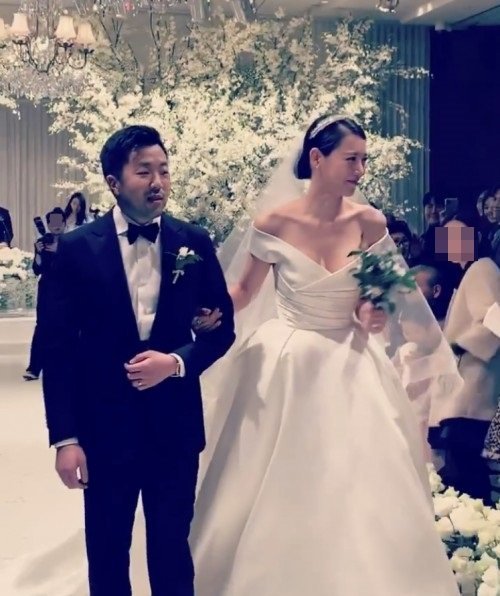 Soo Hyun and Cha Min Geun get married
