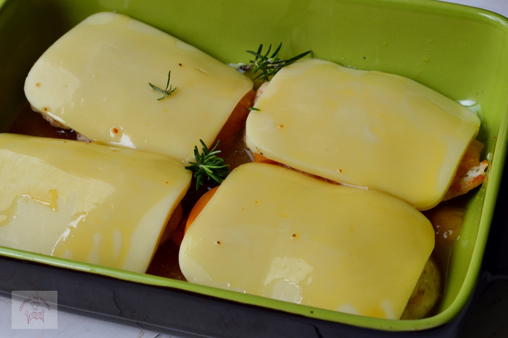 куриная грудка в маринаде. куриные грудки с персиками. куриное филе в духовке с персиками консервированными. куриные грудки с персиками. куриные рулетики с персиками.