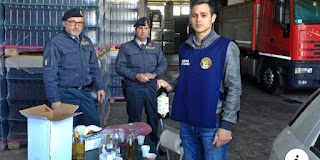 Due tonnellate di falso olio d’oliva extravergine sequestrato al porto di Palermo.