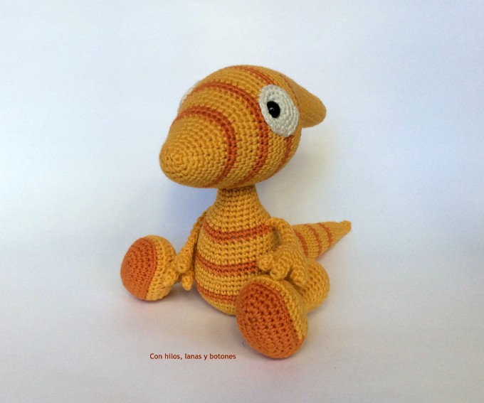 Con hilos, lanas y botones: Paula the Parasaurolophus amigurumi