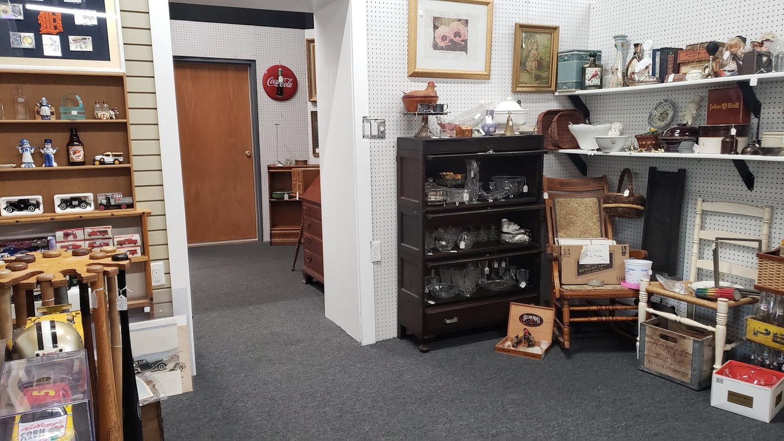 Kammy's Korner NOW OPEN! The Parma Antique Mall Upstairs!