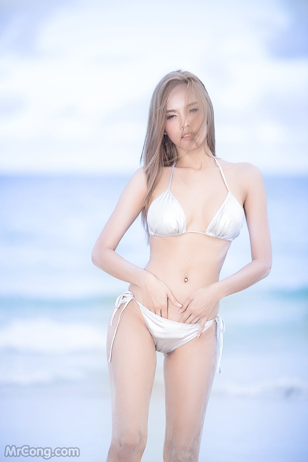 Beautiful Noree Key Wijitra shows hot body in the sea with white bikini (19 photos) photo 1-17