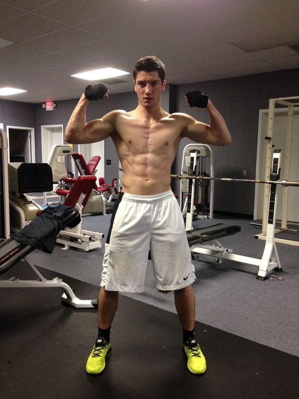 slim-fit-shirtless-gym-youngster-pale-skin-bro