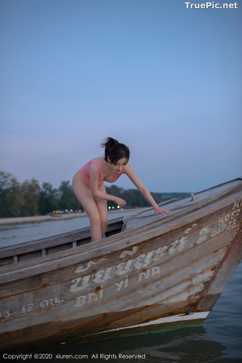 Image XIUREN No.2340 - Chinese Model Shen Mengyao (沈梦瑶) - Sexy Pink Monokini on the Beach - TruePic.net - Picture-32