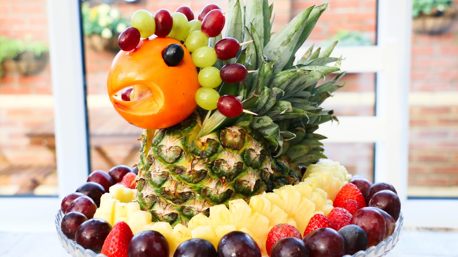 ItalyPaul Art In Fruit & Vegetable Carving Lessons Pineapple Garnish