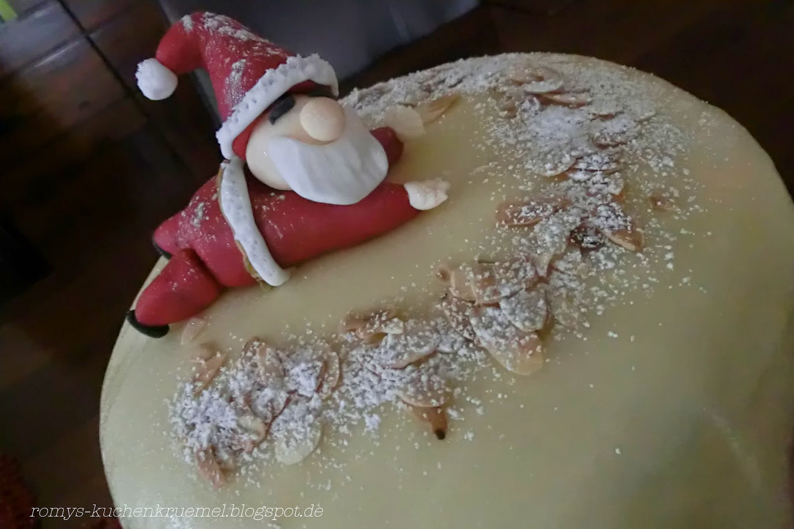 Kuchenkruemel Backblog : Weihnachtstorte - Mohn-Marzipantorte mit Himbeeren