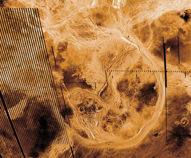 Геологическая структура («корона») Артемида является, предположительно, центром крупнейшей радиальной трещинно-дайковой системы с диамтром 12 тыс. км. Credit: NASA/JPL