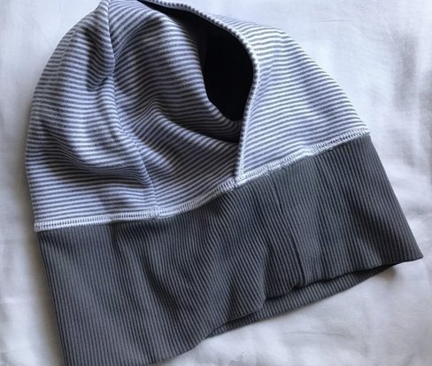 lululemon hat with ponytail hole