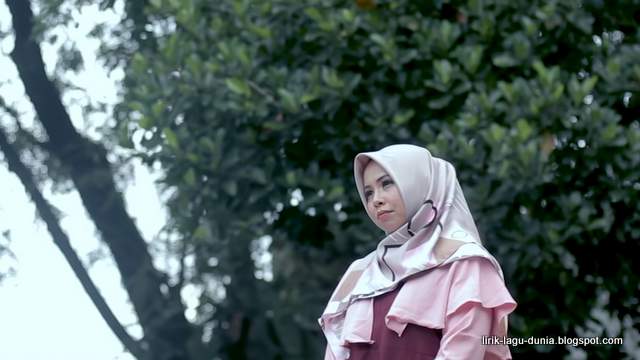 Lirik Lagu Vanny Vabiola Di Sini Di Batas Kota Ini Lirik Lagu Dunia