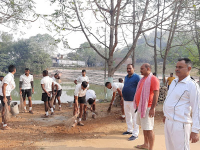 Gaya Police: गया पुलिस ने की छठ घाट की सफाई, Gaya Police cleaned Chhath Ghat, AnjNewsMedia