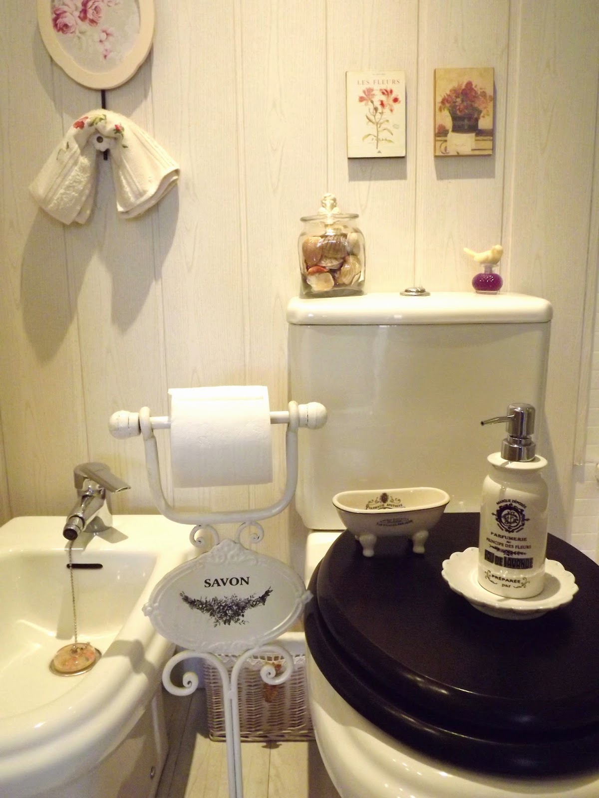 Un vergel en la ciudad: Letras en el cuarto de baño...