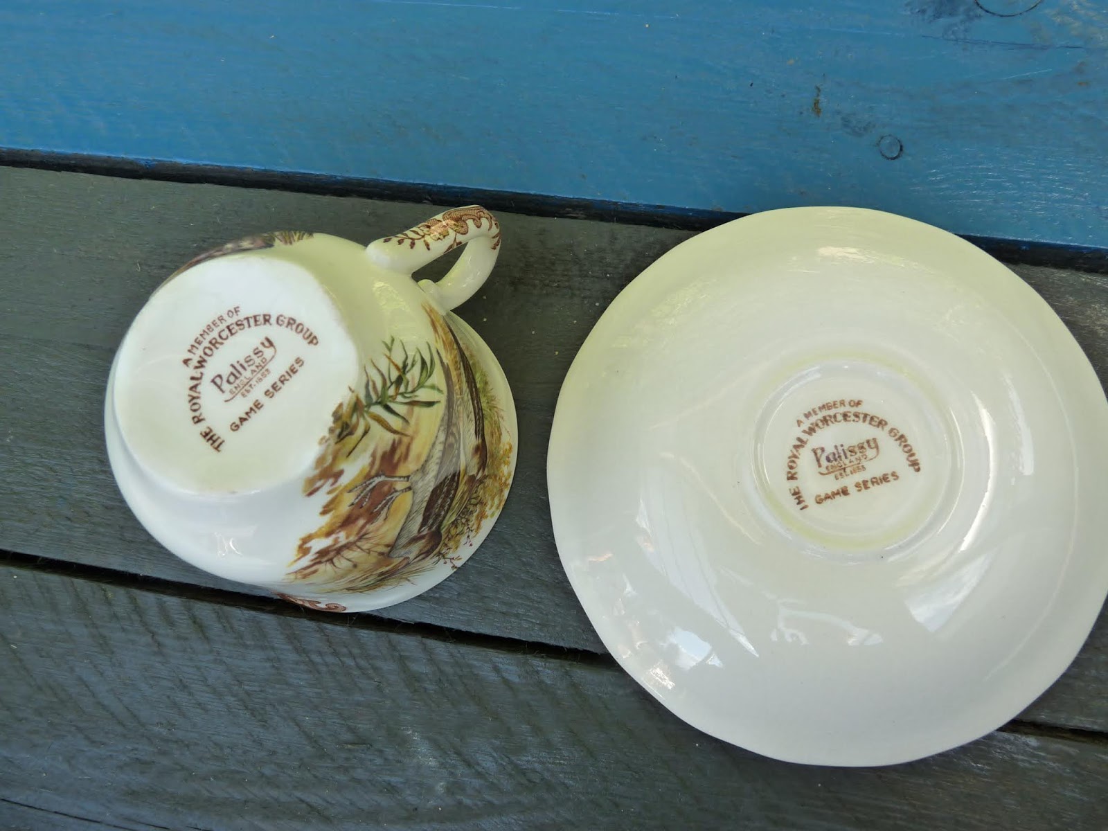 Palissy Pottery Ltd. Royal Worcester Group Game Series filizanka i