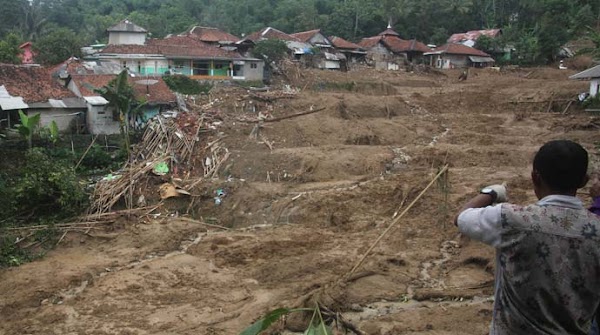 Disapu Banjir Bandang dan Longsor, Satu Kampung di Nanggung ‘Lenyap’