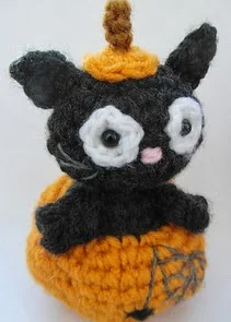 http://www.cuteandkaboodle.com/ronnie-the-halloween-cat/
