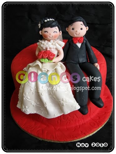 Olanos: Bride and Groom Topper Cake