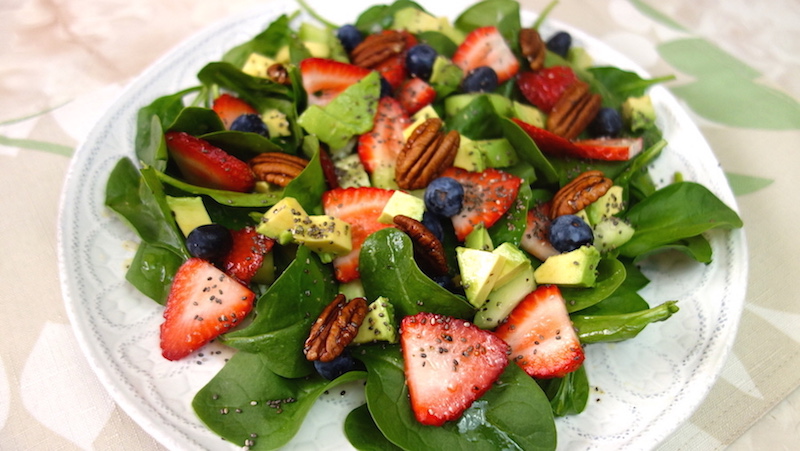 Ensalada de Espinaca, Aguacate y Frutos Rojos