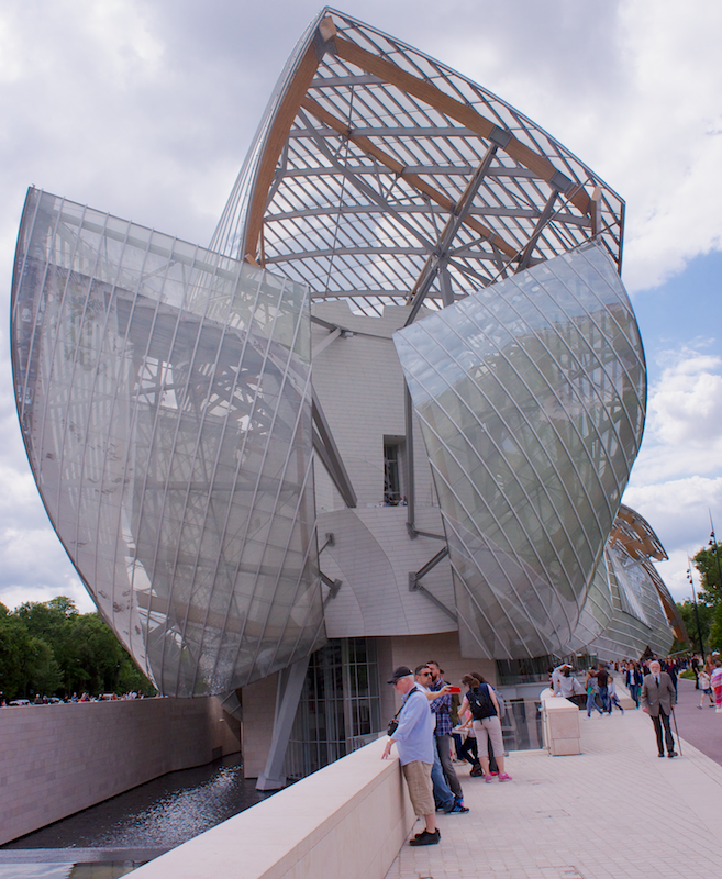 Frank Gehry's Fondation Louis Vuitton shows he doesn't know when