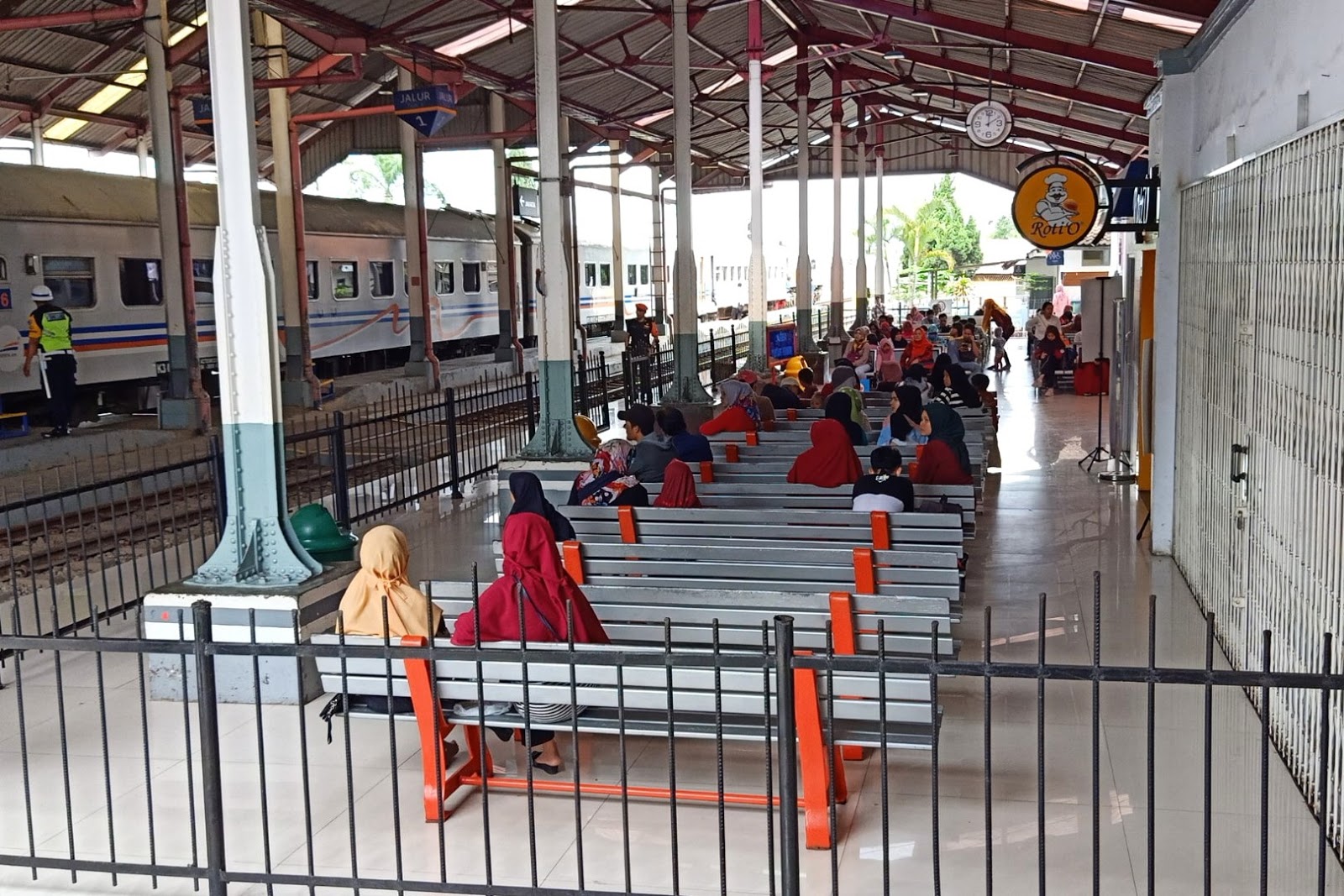 Stasiun Kiaracondong Kondektur Kai