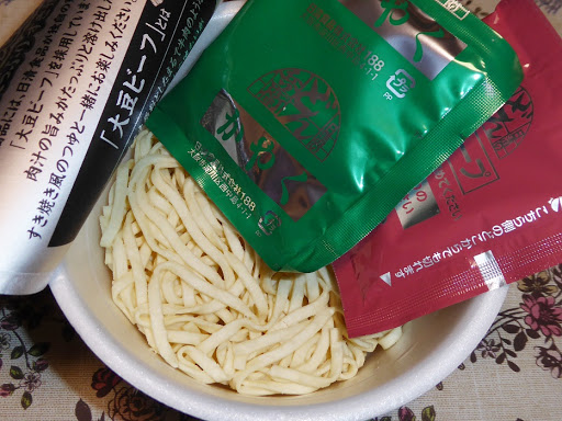 【NISSIN（日清食品）】日清のどん兵衛 すき焼き 肉汁の旨みたっぷりすき焼き風うどん じゃぱん❤ぬーどるず