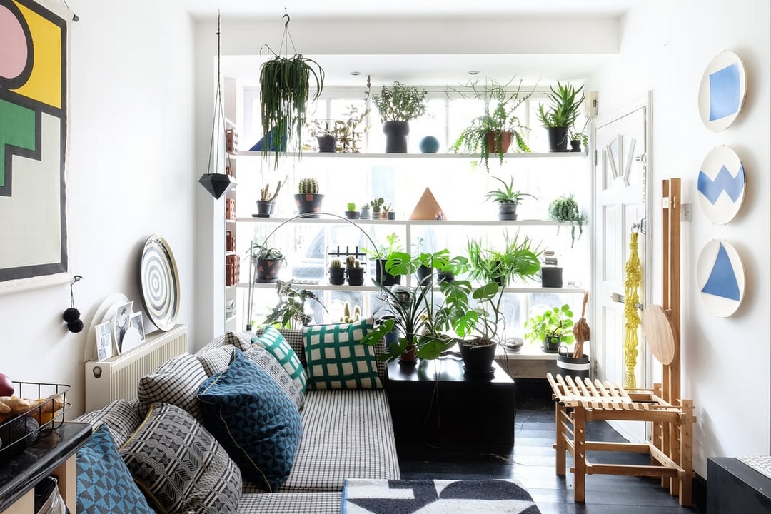 UN LIEU DIFFÉRENT... ART, GÉOMÉTRIE ET COULEURS