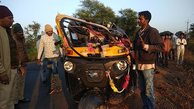 दमोह सागर रोड पर दर्दनाक हादसा.. पंचमुखी हनुमान मंदिर के सामने तेज रफ्तार ट्रक की टक्कर से आटो के परखच्चे उड़े.. एक की मौत अनेक जख्मी... ट्रक भी पलटा चालक फरार..