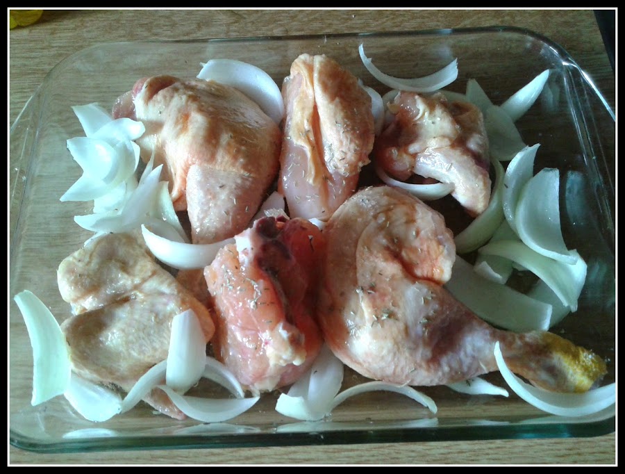 preparación de pollo en salsa de cebolla