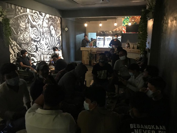 Ciptakan Kerumunan, Satgas Covid-19 Bubarkan Pengunjung Kafe di Denpasar