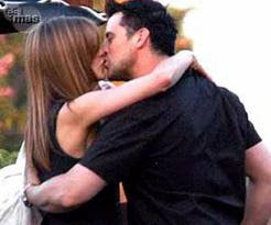 Jennifer Aniston Kissing Pics
