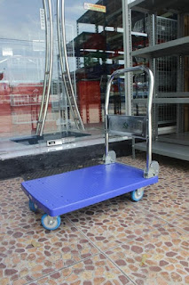 Kegunaan Trolley barang di Gudang RAK  GUDANG RAK  