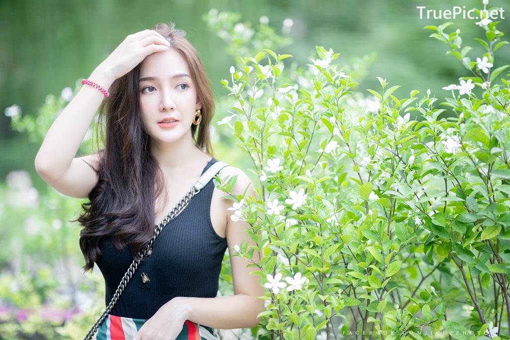 Image-Thailand-Model-Rossarin-Klinhom-Beautiful-Girl-Lost-In-The-Flower-Garden-TruePic.net- Picture-34