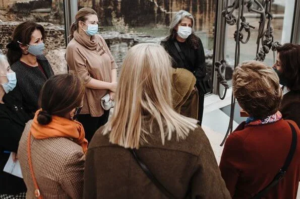 As president of the museum. Crown Princess Stephanie wore a satin blouse llong sleeve shirt turtleneck t-shirt and black trousers from Paule Ka