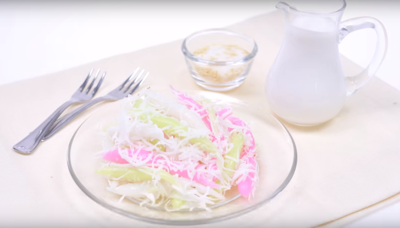 Thai Rice Flour with coconut Cream (Thai Dessert) Kanom Leb Meu Nang