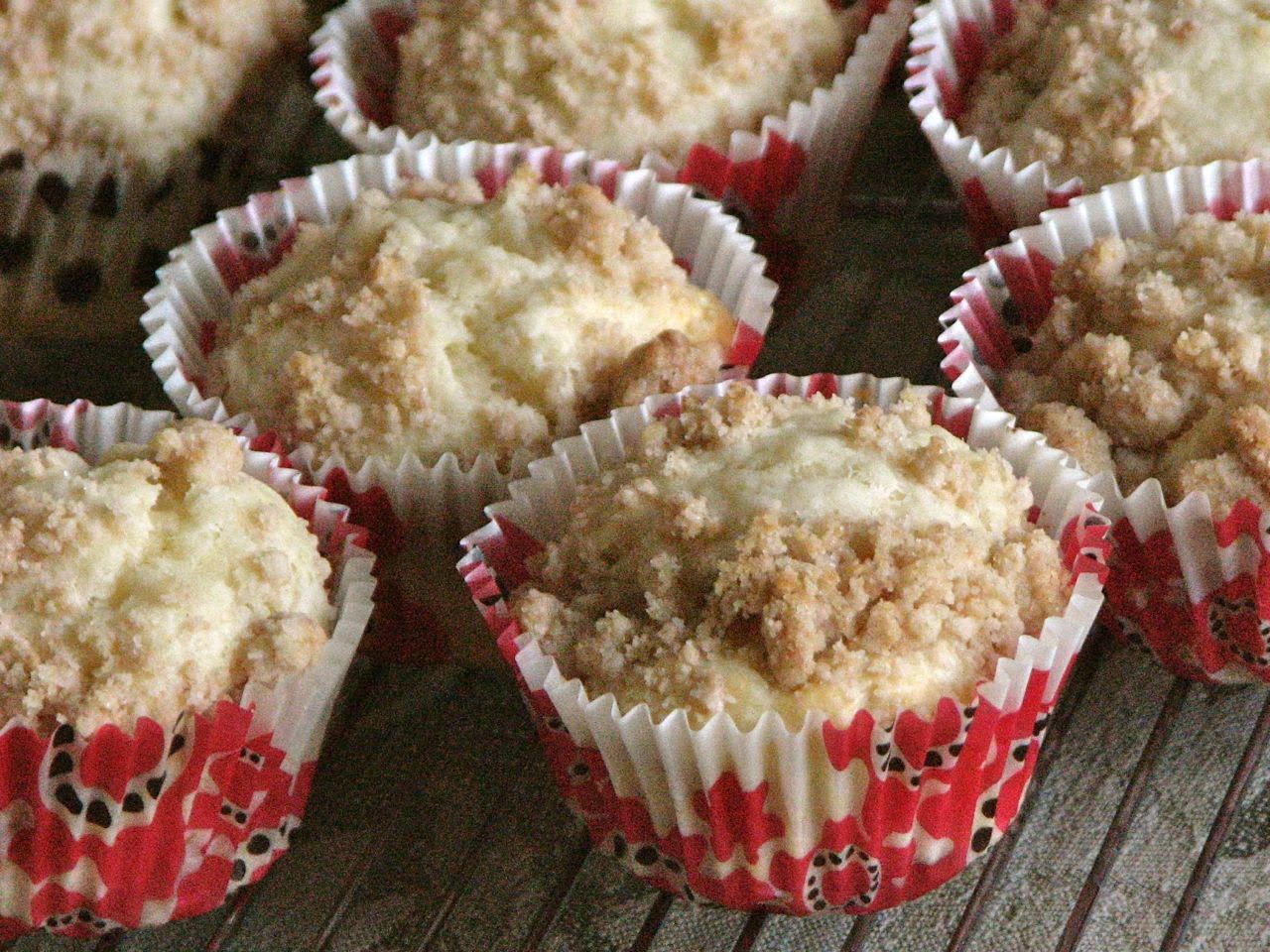 Delectably Mine: Banana Streusel Muffins