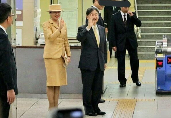 In Ise Jingu shrine's Geku outer shrine, the new Emperor and new Empress prayed to the goddess of clothing